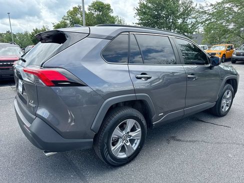 Used 2022 Toyota RAV4 LE AWD/4WD image 11