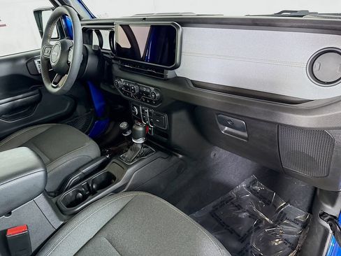 Used 2024 Jeep Wrangler Unlimited AWD/4WD image 33