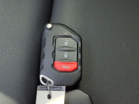 Used 2023 Jeep Gladiator Rubicon w/ LED Lighting Group AWD/4WD image 27