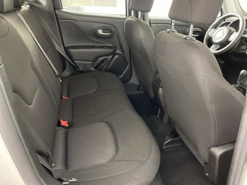 Used 2023 Jeep Renegade Latitude AWD/4WD image 12