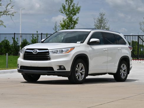 Used 2014 Toyota Highlander XLE AWD/4WD image 5