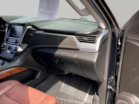 Used 2020 Chevrolet Suburban Premier w/ Premier Plus Edition RWD image 19