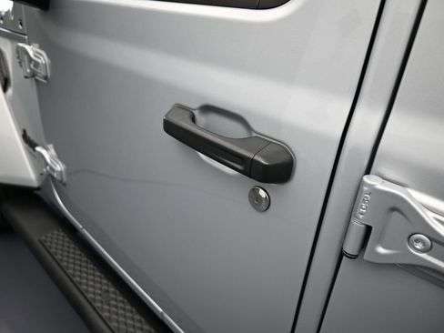 Certified 2024 Jeep Gladiator Sport image 32