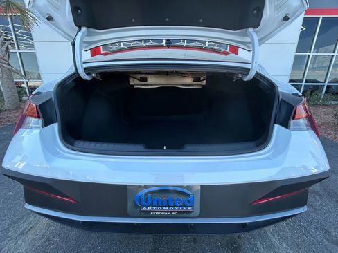 Used 2026 Hyundai Elantra Hybrid image 18