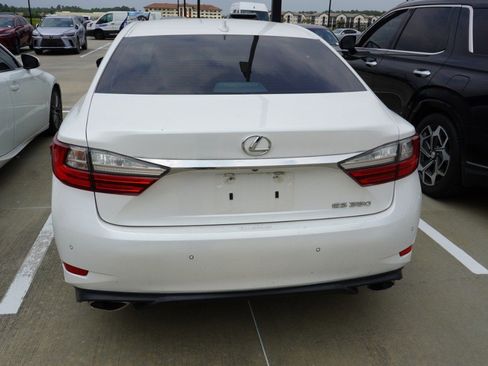 Used 2017 Lexus ES 350 w/ Luxury Package FWD image 7