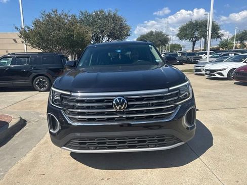 Used 2025 Volkswagen Atlas SE FWD image 3