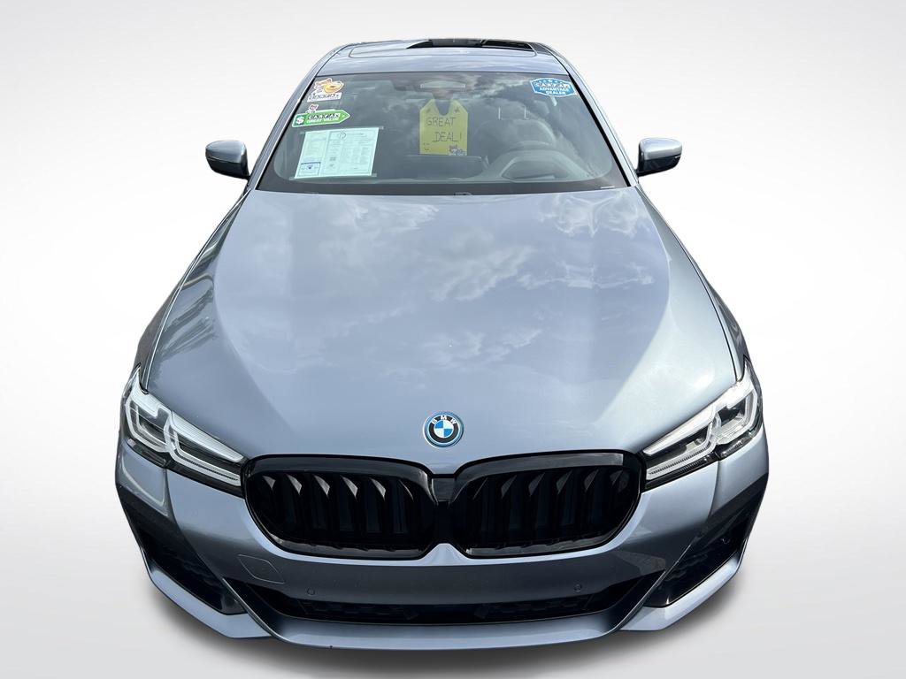 Used 2022 BMW 530e xDrive w/ Premium Package AWD/4WD image 3