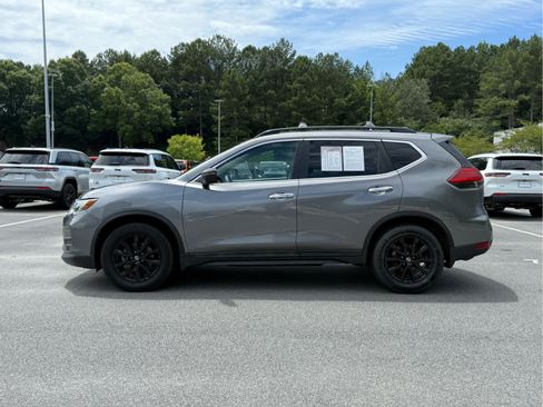 Used 2017 Nissan Rogue SV w/ Midnight Edition FWD image 2