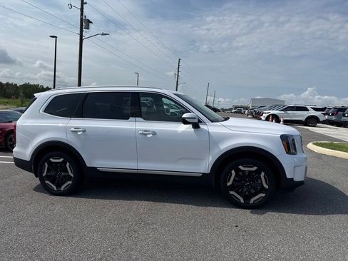 Used 2025 Kia Telluride S FWD image 1