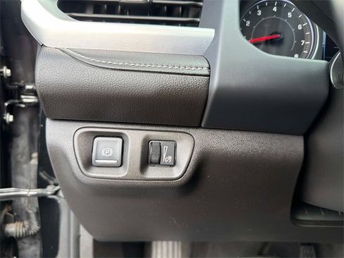 Used 2019 GMC Acadia SLT image 30