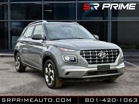Used 2023 Hyundai Venue Limited image 4
