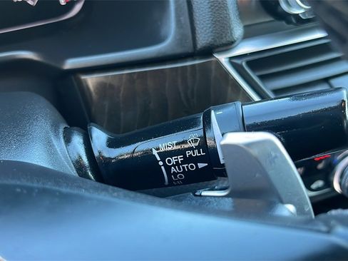 Used 2018 Honda Accord Touring image 32