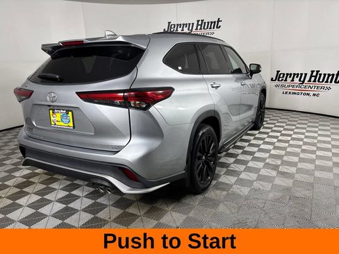 Used 2023 Toyota Highlander XSE FWD image 7