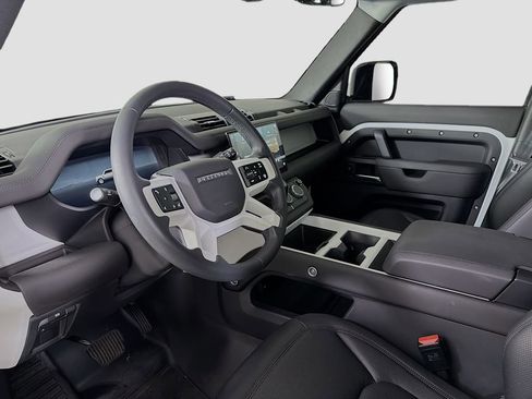 Used 2025 Land Rover Defender 110 S image 9