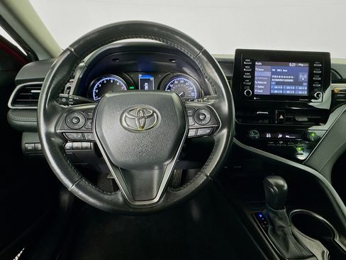 Used 2021 Toyota Camry SE w/ Convenience Package FWD image 11