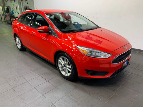 Used 2016 Ford Focus SE image 2