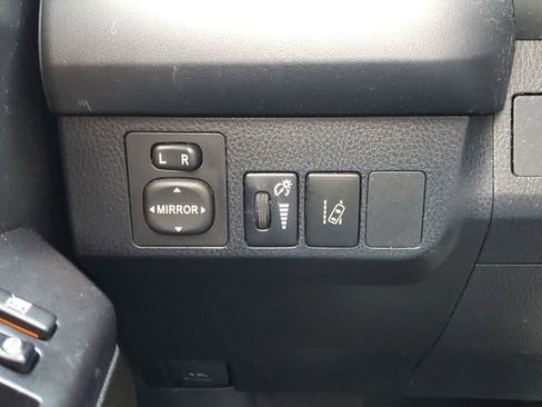 Used 2017 Toyota RAV4 LE image 29