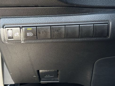 Used 2025 Toyota Corolla LE FWD image 20