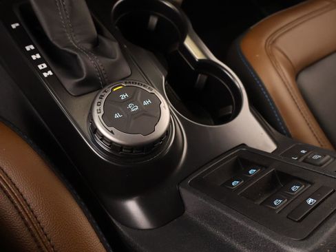 Used 2024 Ford Bronco Outer Banks image 9