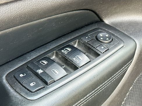 Used 2017 Jeep Grand Cherokee Laredo AWD/4WD image 8