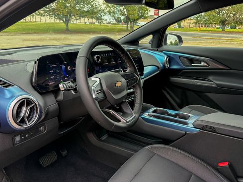 Used 2024 Chevrolet Equinox EV LT FWD image 16
