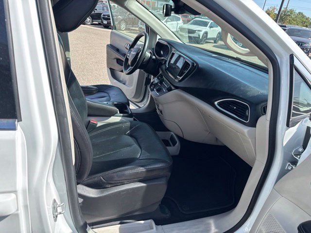 Used 2022 Chrysler Pacifica Touring-L FWD image 16