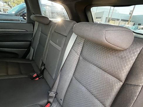 Used 2019 Jeep Grand Cherokee Laredo image 32