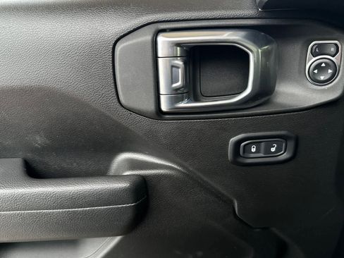 Used 2025 Jeep Wrangler Sport AWD/4WD image 12