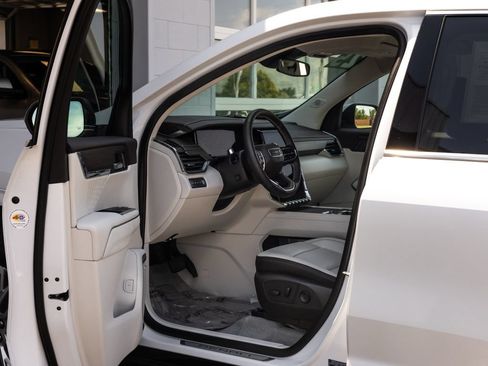 Used 2025 GMC Acadia Denali AWD/4WD image 30