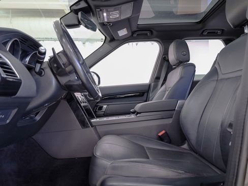 Used 2019 Land Rover Discovery SE image 29