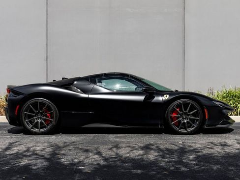Used 2022 Ferrari SF90 Spider image 6