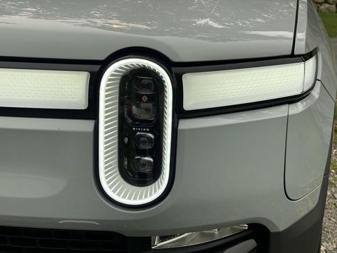 Used 2022 Rivian R1S Launch Edition AWD/4WD image 32