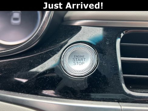 Used 2024 Genesis G70 2.5T image 18