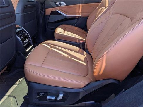 Used 2021 BMW X7 xDrive40i w/ Premium Package image 18