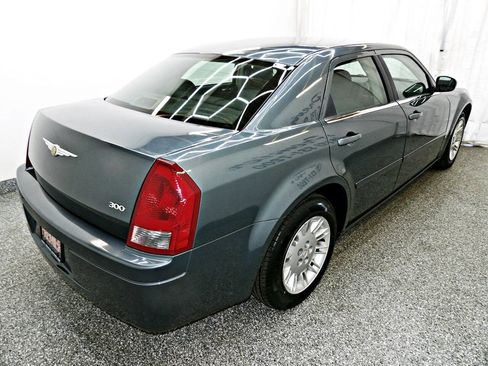 Used 2006 Chrysler 300 RWD image 6