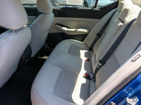 Used 2025 Nissan Altima 2.5 SV FWD image 12