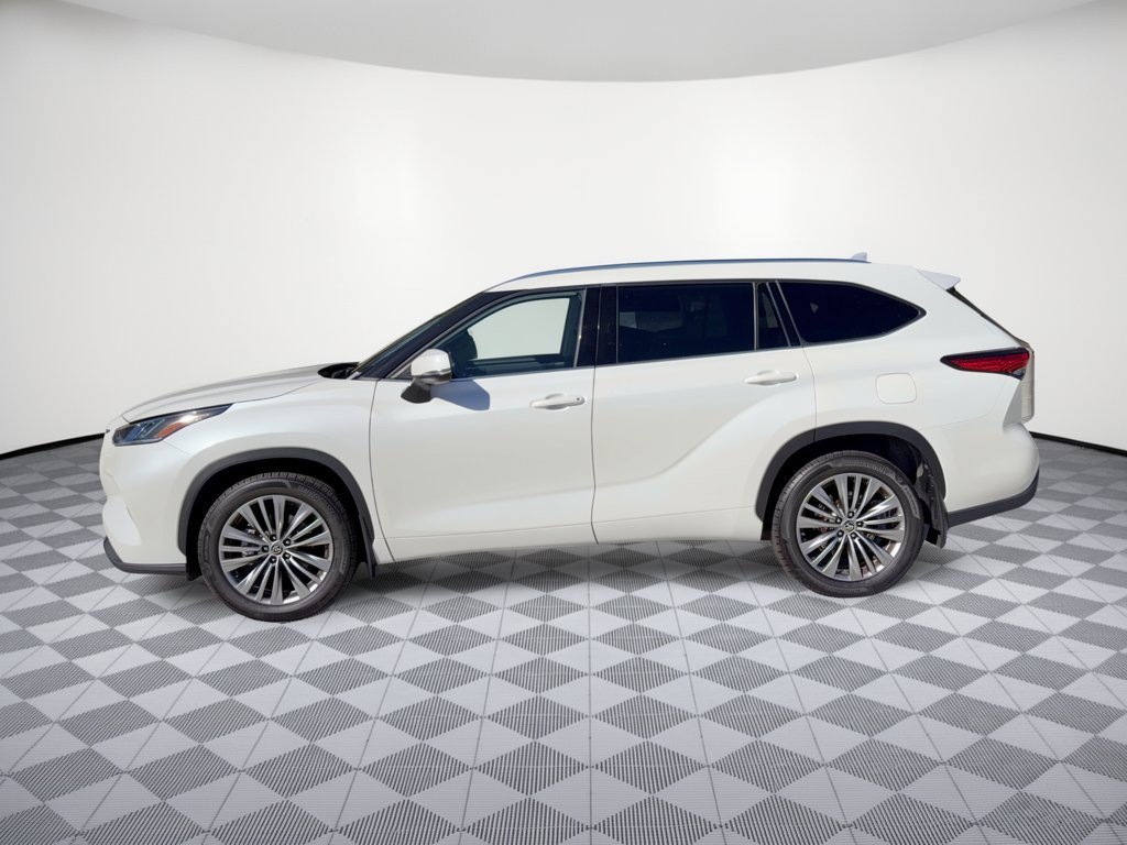 Used 2021 Toyota Highlander Platinum AWD/4WD image 2