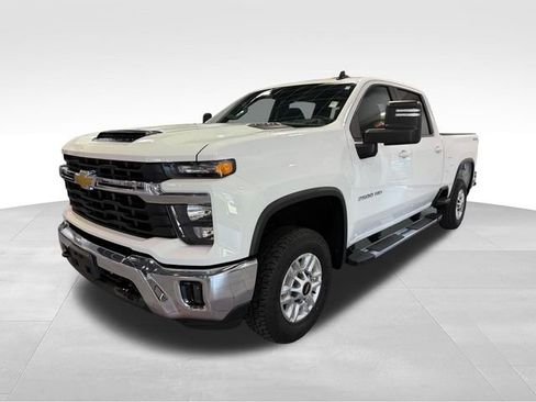 Used 2025 Chevrolet Silverado 2500 LT w/ Convenience Package AWD/4WD image 3