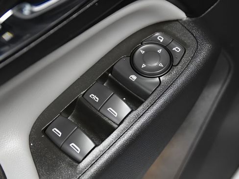 Used 2023 Chevrolet Equinox LS AWD/4WD image 18