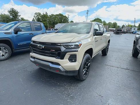 Certified 2024 Chevrolet Colorado Z71 w/ LPO, Dark Essentials Package image 4