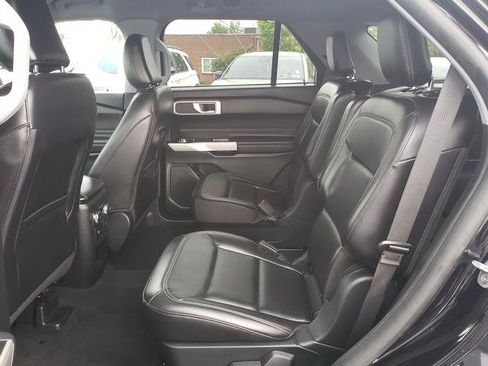 Used 2021 Ford Explorer XLT w/ Equipment Group 202A AWD/4WD image 14