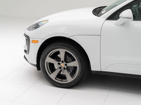 Certified 2025 Porsche Macan AWD/4WD image 11