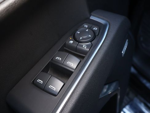 Used 2025 Chevrolet Silverado 1500 LTZ image 8