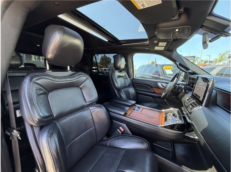 Used 2019 Lincoln Navigator Select RWD image 36