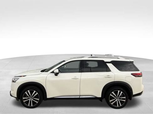 Used 2024 Nissan Pathfinder Platinum image 4