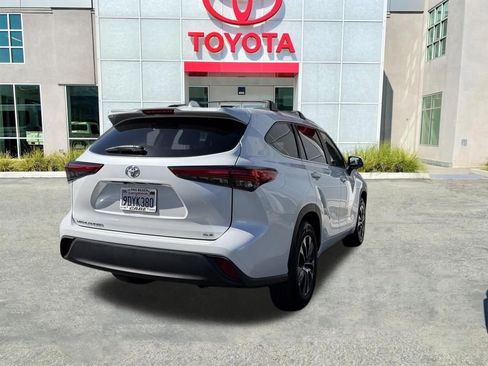 Certified 2023 Toyota Highlander XLE image 8