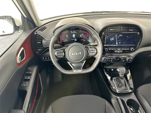 Used 2025 Kia Soul GT-Line image 11