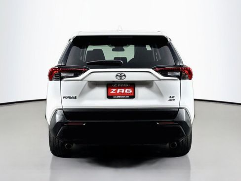 Used 2022 Toyota RAV4 LE AWD/4WD image 4