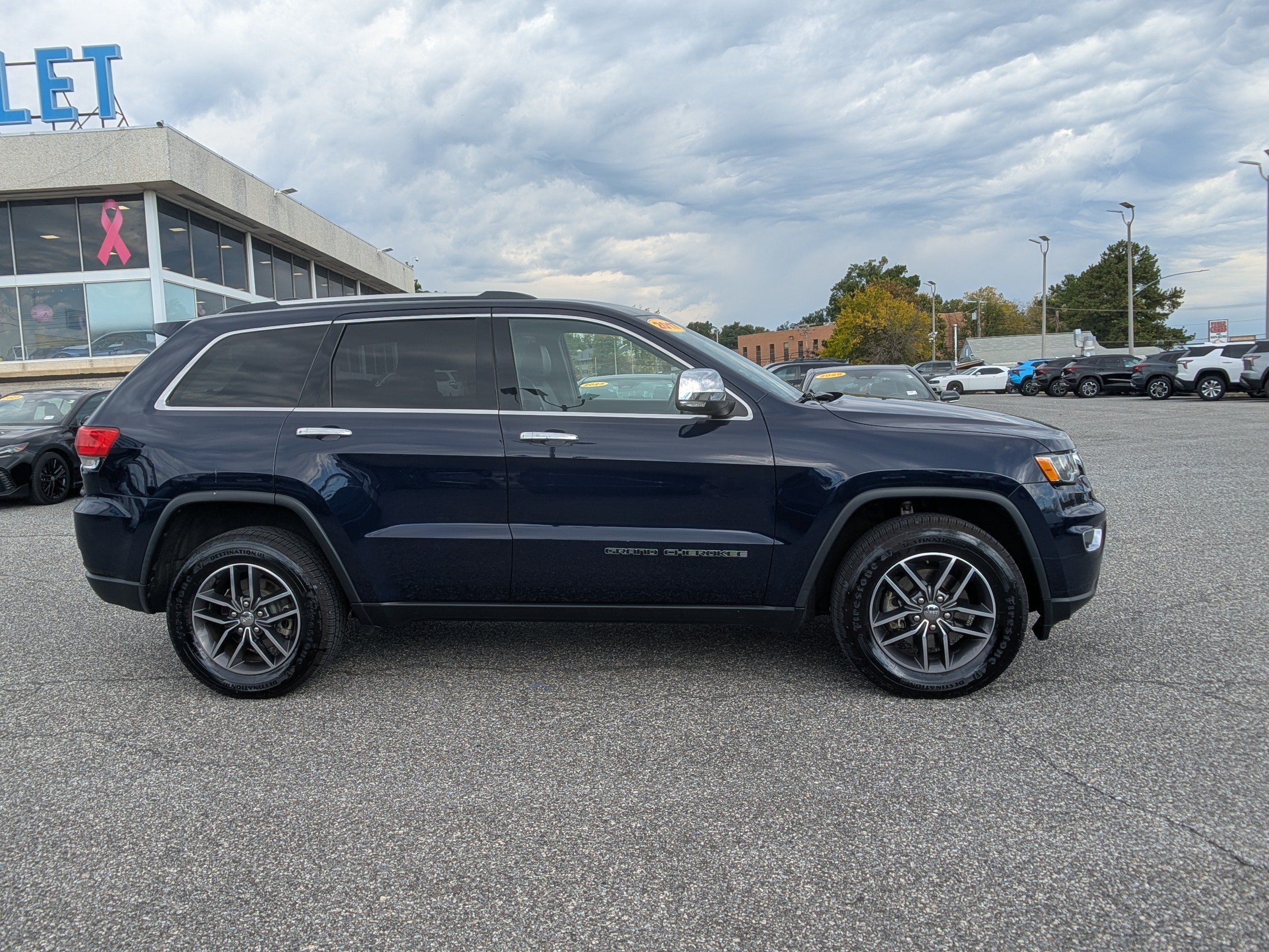 Used 2017 Jeep Grand Cherokee Limited AWD/4WD image 10