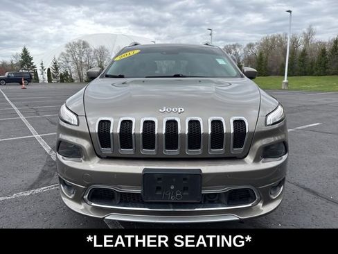 Used 2017 Jeep Cherokee Overland w/ Technology Group FWD image 2